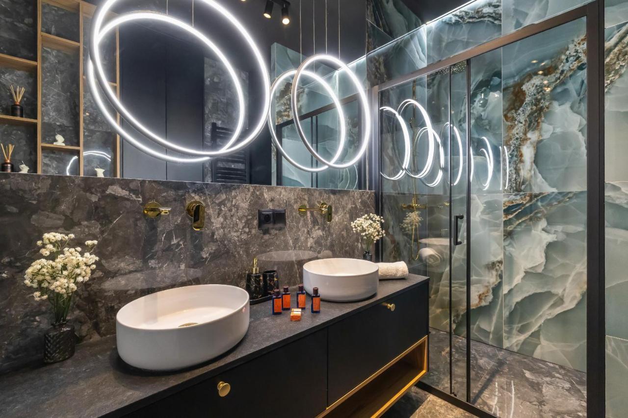 Starowislna Elegant With Air Conditioning Kazimierz Cracow By Renters Prestige Krakau