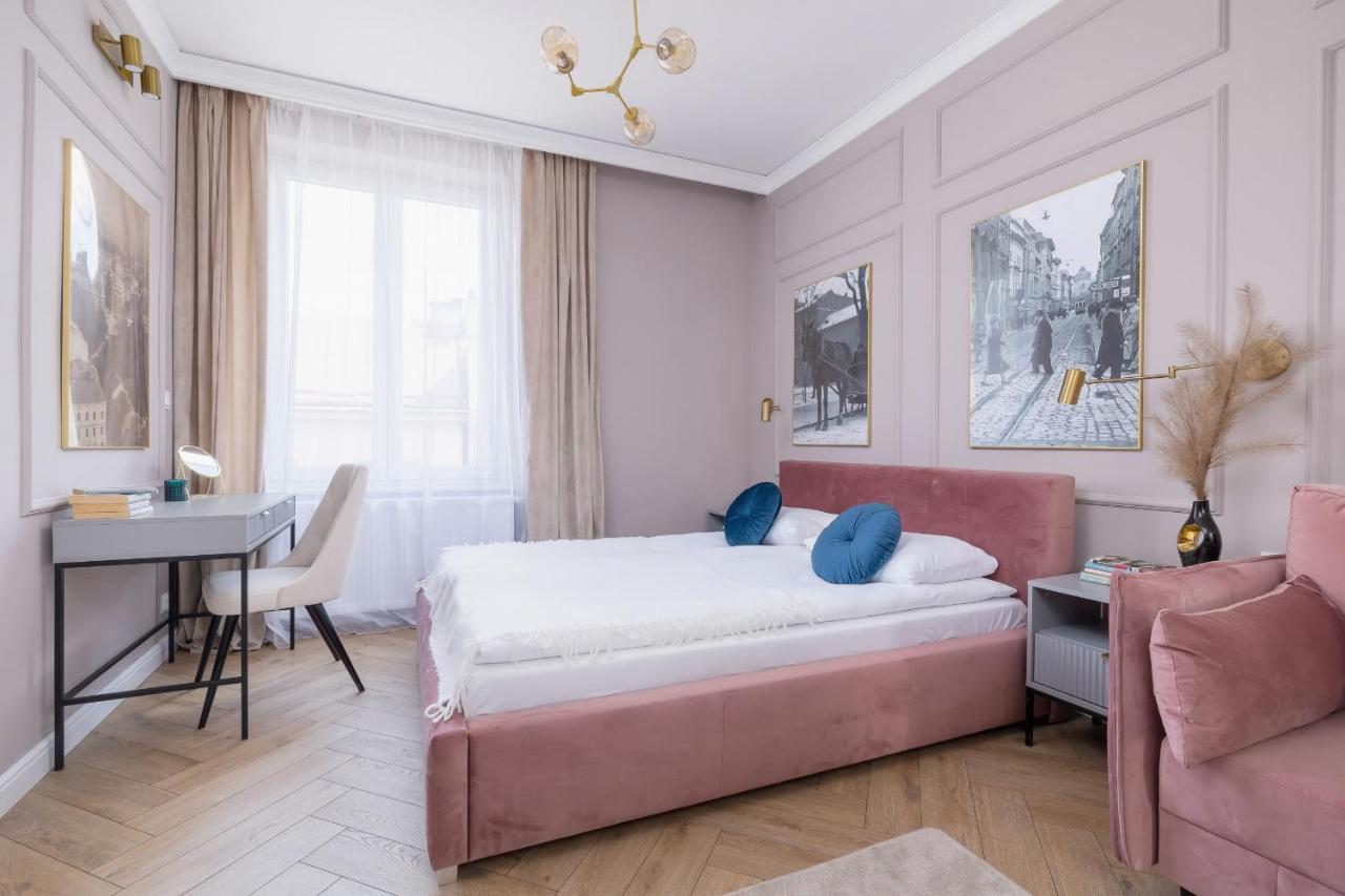 Starowislna Elegant With Air Conditioning Kazimierz Cracow By Renters Prestige Krakau